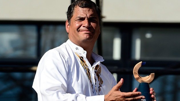 Correa recibe en Argentina el premio Rodolfo Walsh a la libertad de expresión