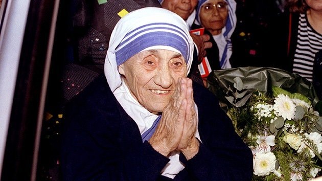 Cuestionan la honradez de Teresa de Calcuta en el manejo de fondos para los pobres