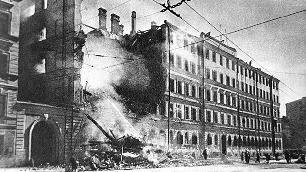Un escritor ruso recuerda el horror del asedio de Leningrado ante el parlamento alemán