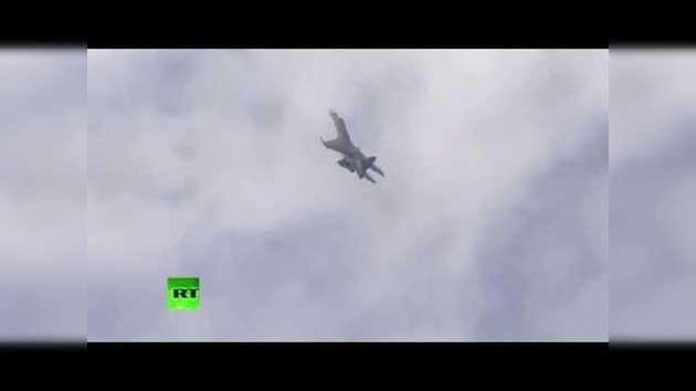 El primer vuelo del caza 'ovni' Sukhoi Su-35 impresiona París
