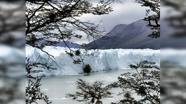 El imponente glaciar Perito Moreno inició su proceso de ruptura