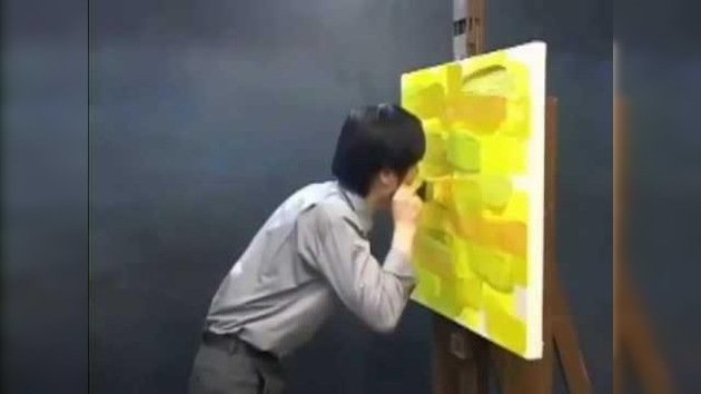 El pintor Kim Beom grita al color amarillo
