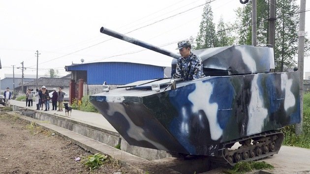 Video: Un padre regala a su hijo de 6 años un verdadero tanque