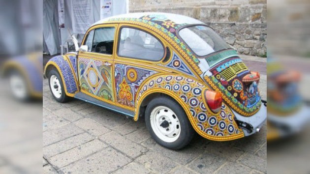 Un Volskwagen “Escarabajo” como obra de arte indígena