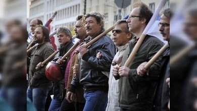 Aprueban un tramo más del rescate para salvar a Grecia de la quiebra