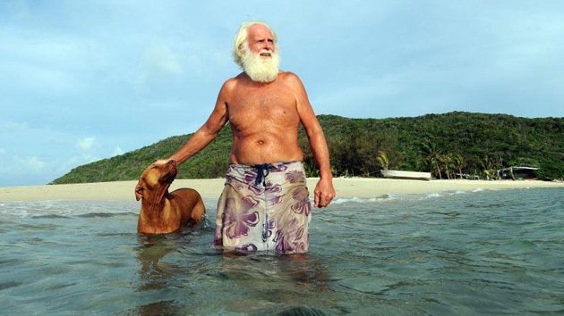 Fotos: Conozca la vida de un millonario que lo perdió todo y se mudó a una isla desierta