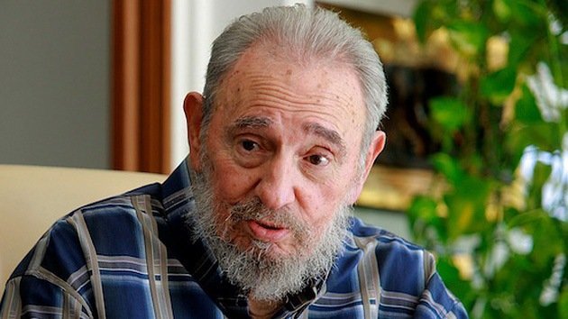 Castro se quita el sombrero ante desfile ruso