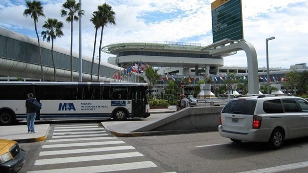 Evacuan aeropuerto de Miami por un paquete sospechoso