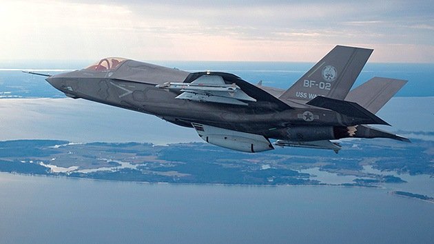 Detienen a un estadounidense por enviar a Irán documentación sobre los cazas F-35