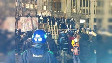 Los indignados de Londres dicen 'good bye' a su campamento