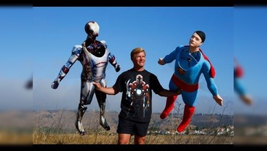 Crean un Superman volador a control remoto de tamaño real