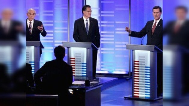 Debates republicanos en New Hampshire: estrecha ventaja de Romney
