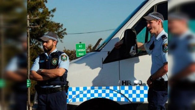 Detienen al sospechoso de atar una bomba falsa al cuello de una australiana