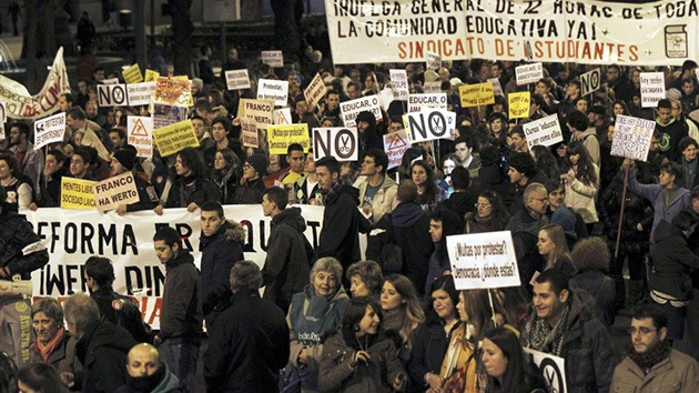 España: miles de estudiantes protestan contra la reforma educativa y ...