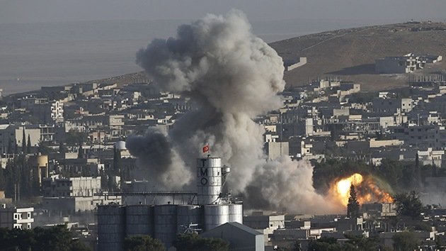 Video: Fuertes imágenes de cómo dejan Kobani los bombardeos de EE.UU.