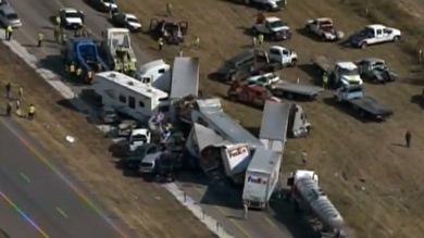 Video: Al menos dos muertos y más de cien heridos en un choque masivo en Texas