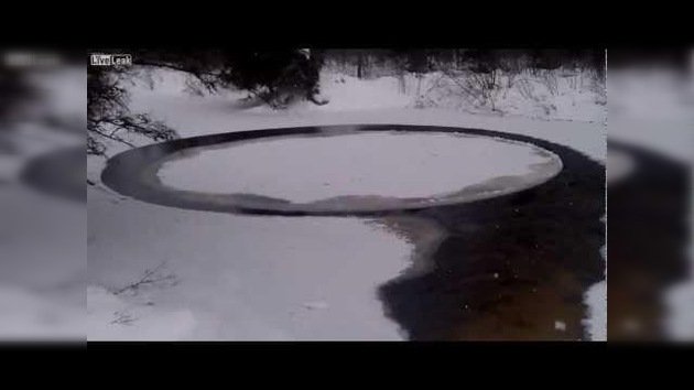 Encuentran un círculo de hielo muy extraño que no para de girar