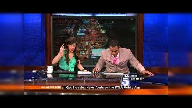 Presentadores de TV se esconden bajo la mesa en un directo durante un terremoto en Los Ángeles