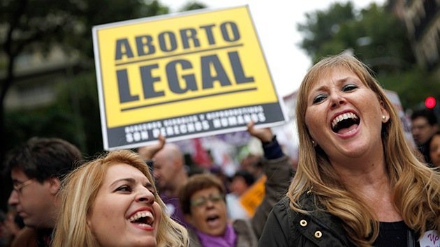Fotos: Miles de mujeres celebran la retirada de la ley del aborto en España