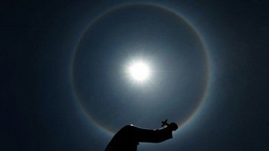 Video: un halo solar multicolor asombra a los salvadoreños