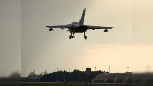 Gran Bretaña empleará bombas más potentes y helicópteros Apache en Libia