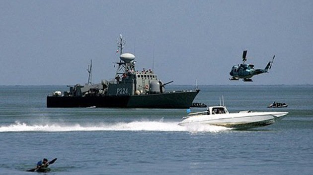 Buques de guerra iraníes entran en un puerto ruso