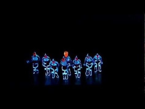 Impresionante baile el estilo de la película “Tron”