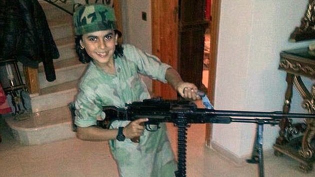 'El mártir más joven': el EI alardea de un niño miliciano muerto en combate en Siria