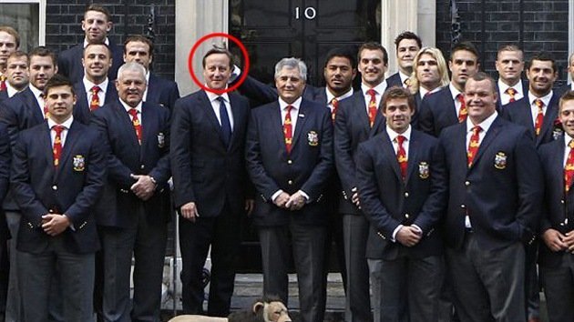 Un jugador de Rugby británico 'pone los cuernos' a David Cameron