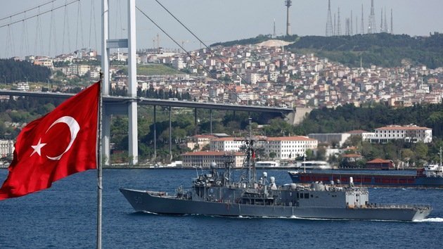 Experto ruso: "Turquía debe cerrar los estrechos del mar Negro a EE.UU."