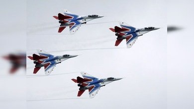El famoso grupo de vuelos acrobáticos ruso Strizhí cumple 20 años