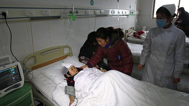 Un hombre hiere con cuchillo a 22 niños en China por temor al “fin del mundo”