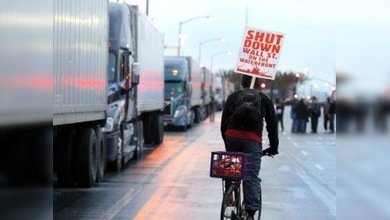 'Indignados' bloquean actividades portuarias de EE. UU.