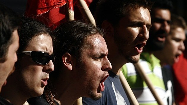 En vivo: Los griegos gritan "no" a las nuevas medidas de austeridad