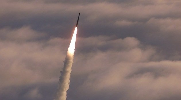 EE.UU. lanzó con éxito un misil balístico intercontinental
