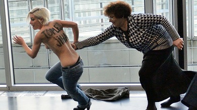 'Yihad toples': el Femen se desnuda ante el presidente de Túnez en París