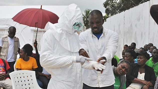Un médico de Liberia combate el virus del ébola con medicamentos para el VIH