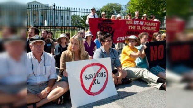 Ecologistas protestan ante la Casa Blanca contra el oleoducto Keystone XL