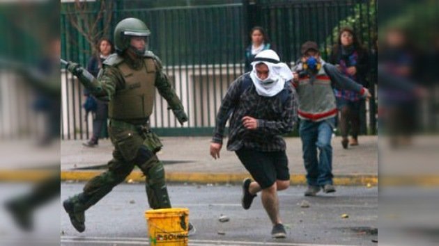 Mapuches chilenos se enfrentan a la policía en el Día de la Raza