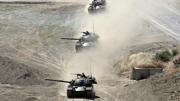 Turquía despliega tanques en la frontera con Siria