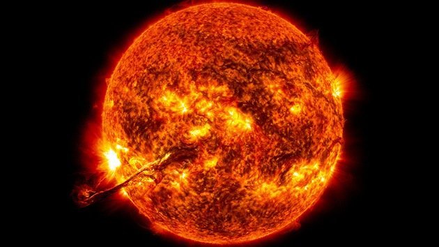 Fotos: La NASA revela fascinantes imágenes del 'latigazo' solar de 800.000 kilómetros