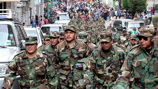 Bolivia despide a 702 militares que participaron en una protesta por "sedición y motín"