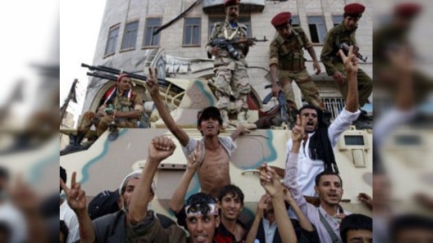 Miles de personas se manifiestan contra el regreso del presidente Saleh en Yemen