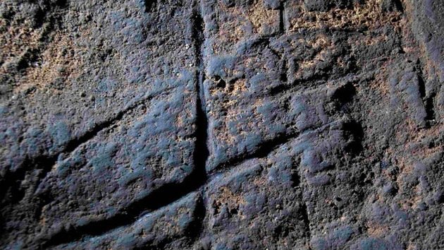 Hallan un 'hashtag' neandertal grabado en una cueva de Gibraltar
