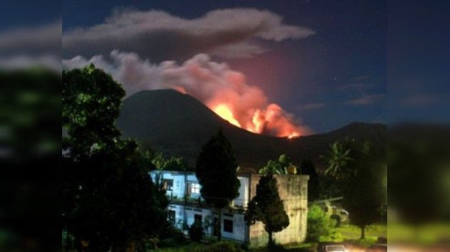 La erupción de un volcán indonesio obliga a evacuar a más de 2.000 personas