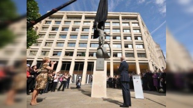 Inauguran en Londres una estatua de Yuri Gagarin 