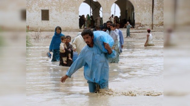 Inundaciones por lluvias en Pakistán cobra la vida de cientos de personas