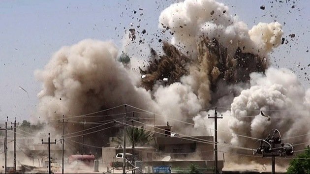 Fotos: El grupo radical Estado Islámico destruye templos y mezquitas en Irak
