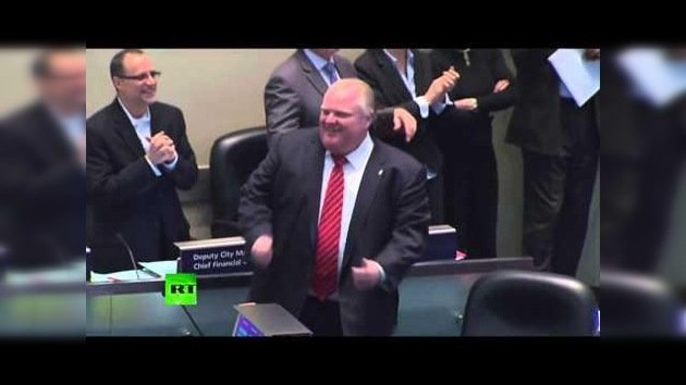 El alcalde de Toronto sorprende con un movido baile en la sala del consejo de la ciudad
