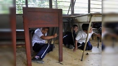 Atrapados entre tizas y balas: estudiantes colombianos aprenden a sobrevivir a tiroteos 